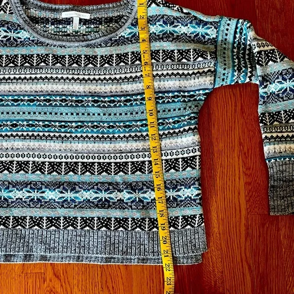 Victoria’s Secret Sweater NWOT size S/P scoop neck - Picture 4 of 6